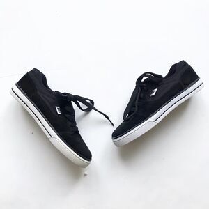 D&C NWOB black lace up sneakers size 1 youth
